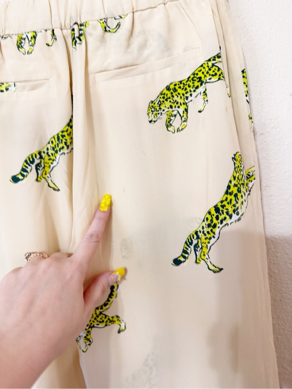 Equipment Joselyn Leopard Silk Novelty Pajama Pants size XXS $275 MSRP - Picture 7 of 9